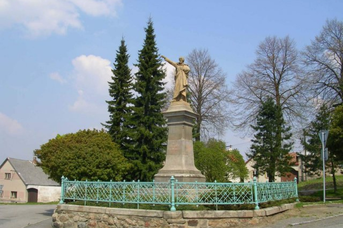 socha Karla Havlíčka Borovského